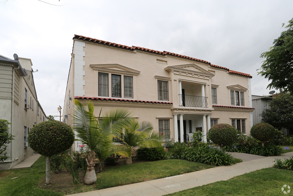 Foto principal - 140 S Roxbury Dr
