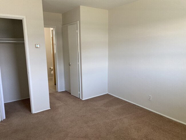 Foto del edificio - 1715 N Hollywood Way