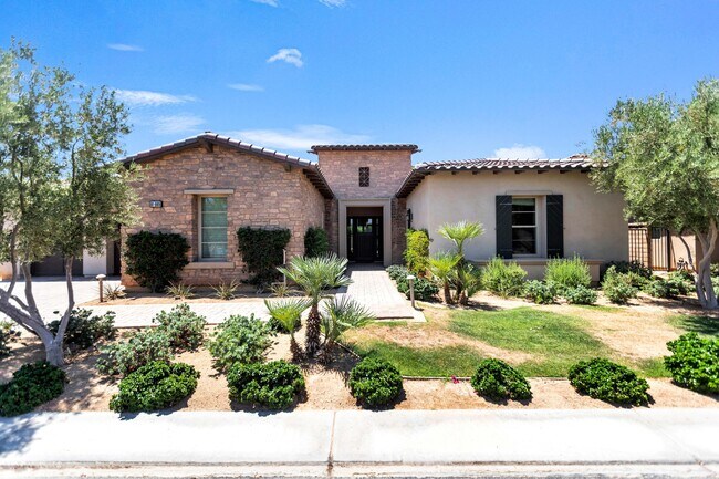 Building Photo - 81805 Four Seasons Pl