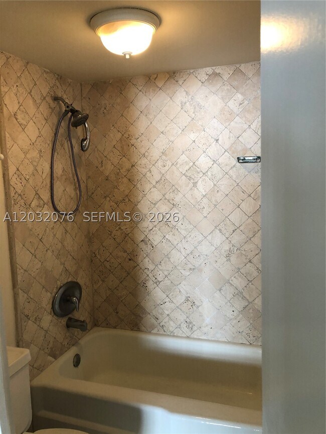Foto del edificio - 150 Ocean Ln Dr