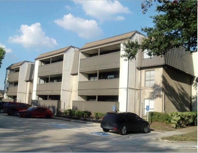Building Photo - 3005 Walnut Bend Ln