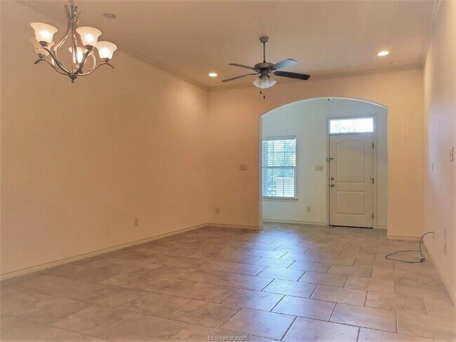 Foto del edificio - 3827 Harvey Rd