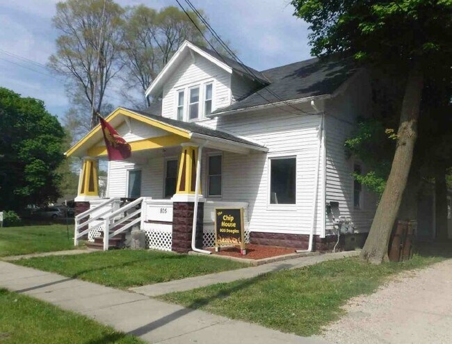 Building Photo - 805 Douglas St
