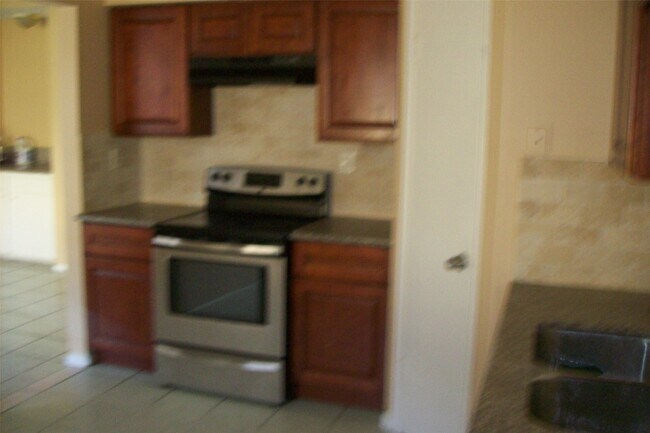Foto del edificio - 10526 Crescent Moon Dr