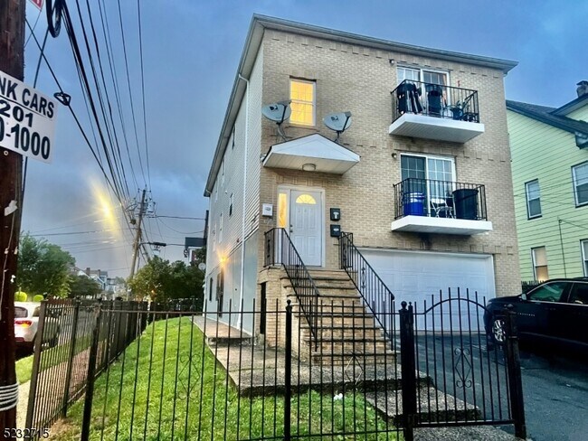Foto del edificio - 247 Renner Ave