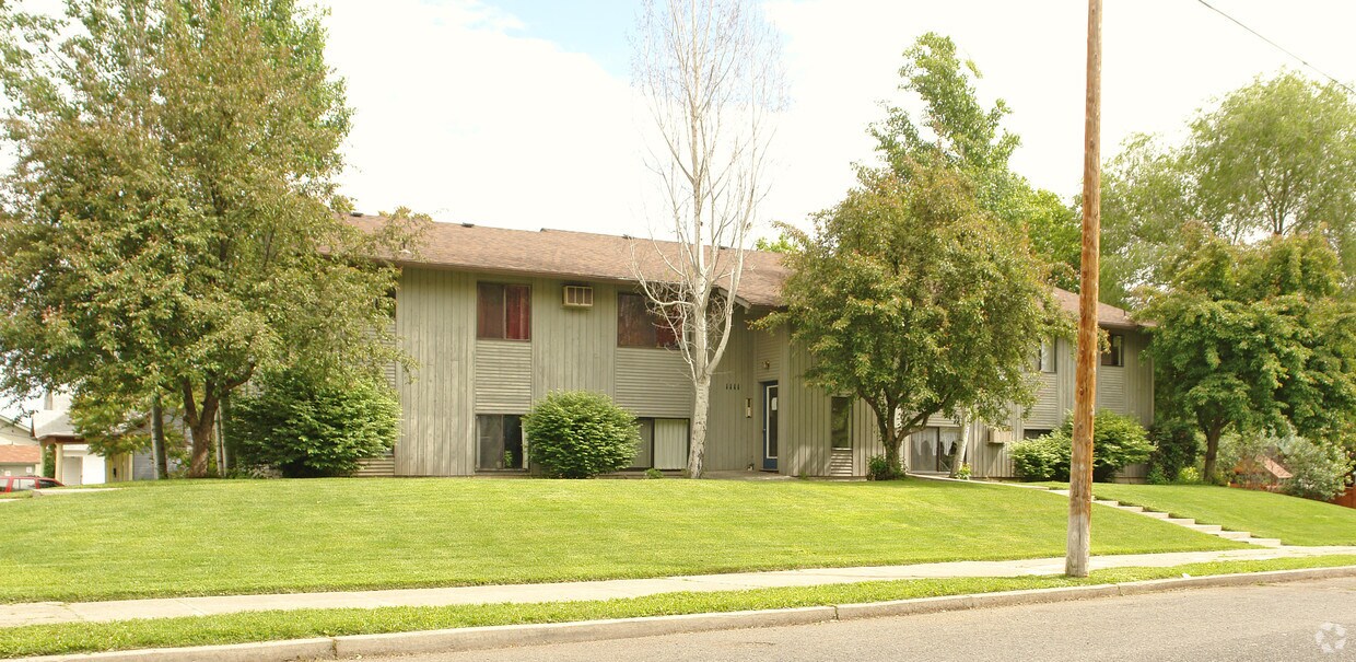 Primary Photo - 1111 E 8th Ave