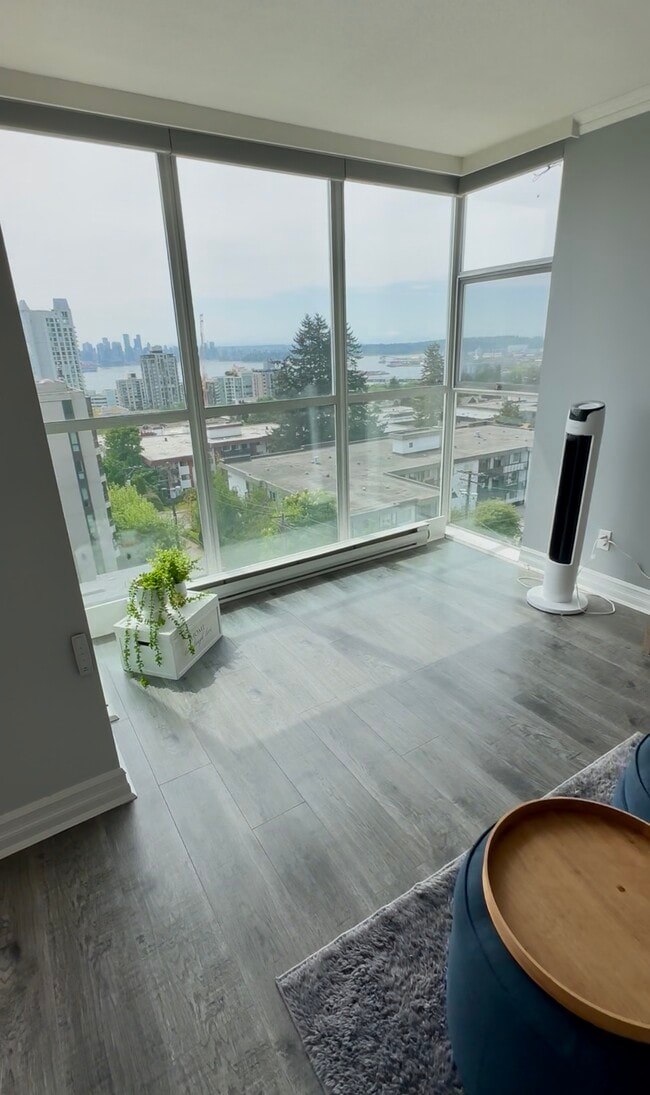 Building Photo - 567 Lonsdale Ave