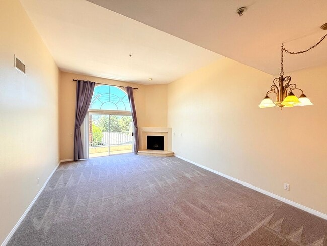 Foto del edificio - Gorgeous Spacious 2 Bedroom - 2 bath top f...