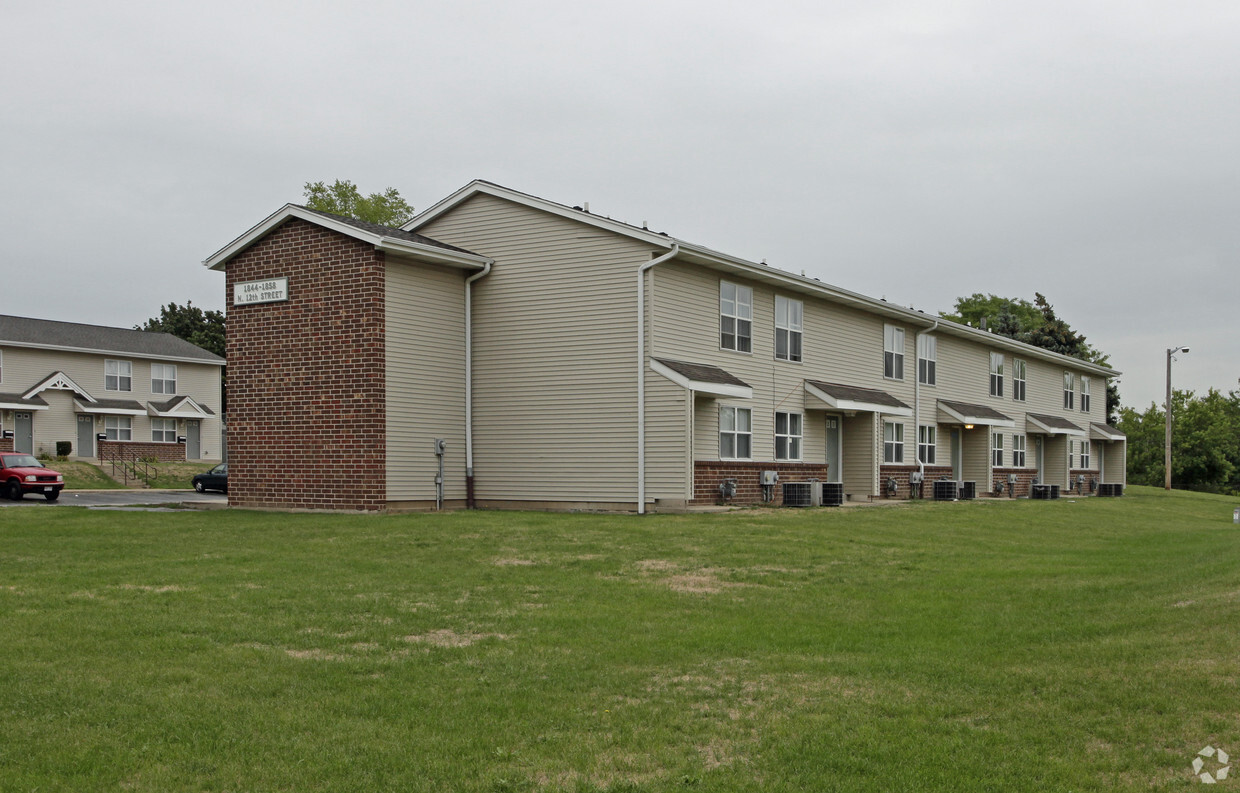 Building Photo - Waico Apartments