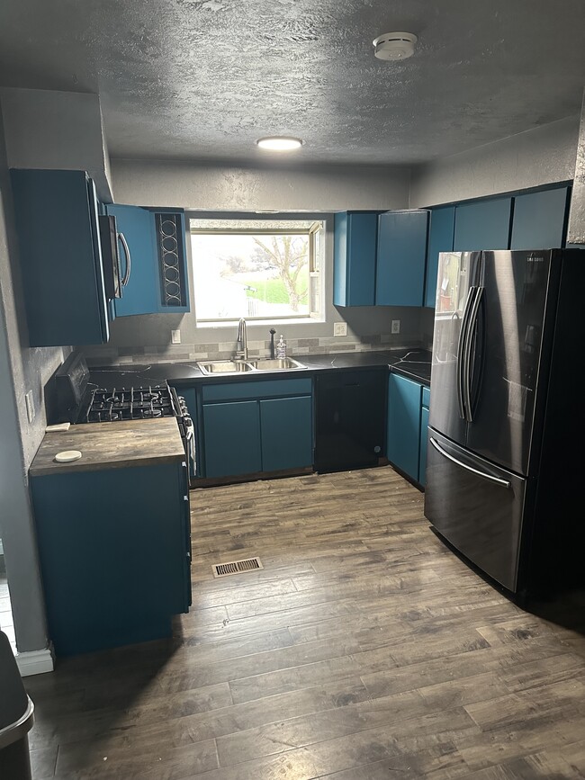 Foto del edificio - 524 Silcott Ct