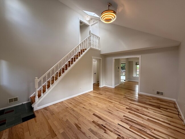Building Photo - 271 Edgeware Ct