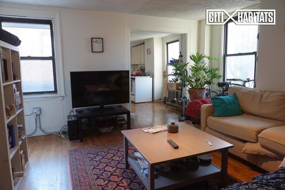 Primary Photo - 301 Graham Ave