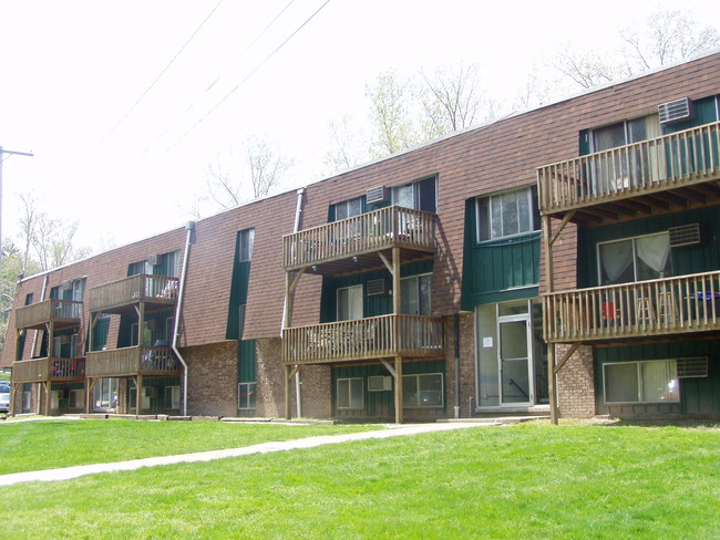 Building Photo - Pinecrest Apartments