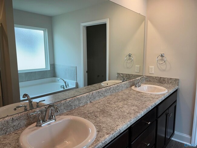 Foto del edificio - 4218 Textile Ln