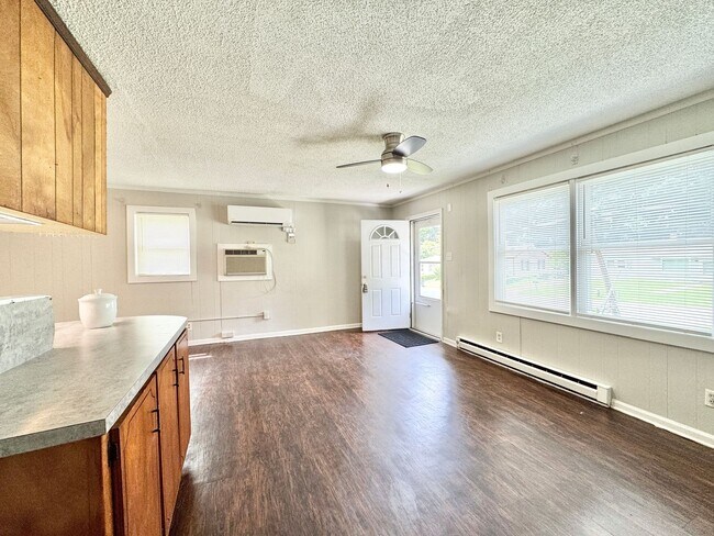 Foto del edificio - 2 BR House w/ Fenced Yard