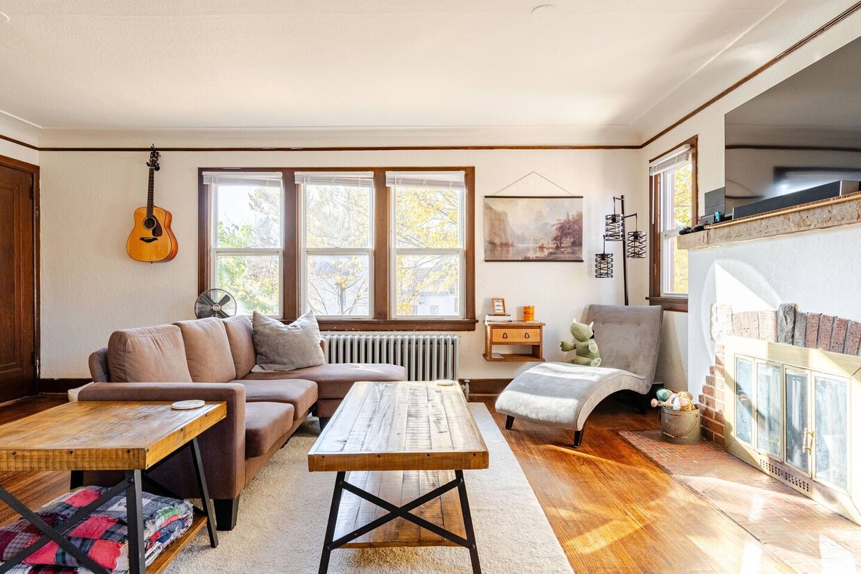 Foto principal - 2104 Lowry Ave N