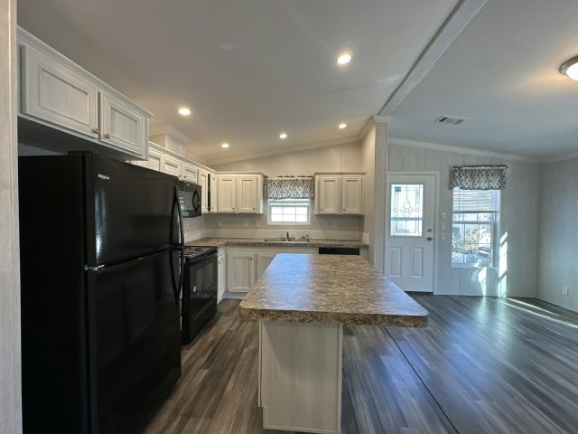 Foto del edificio - 1670 Genie St