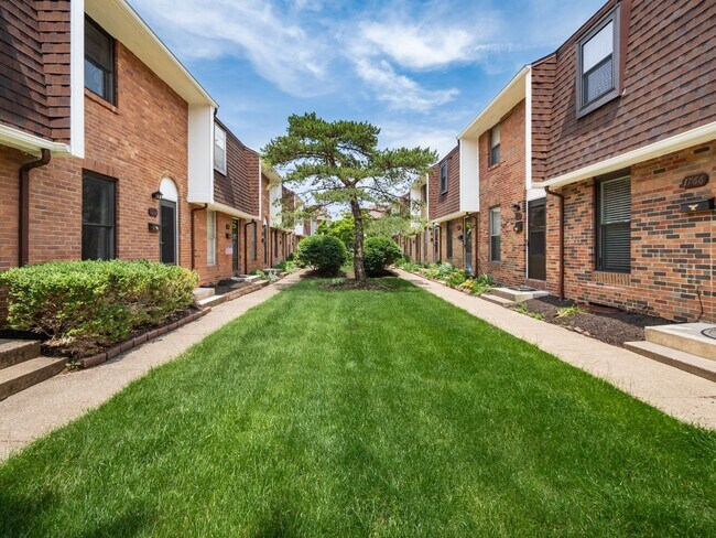 Foto del edificio - 1766 Willoway Cir S