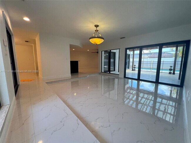 Foto del edificio - 8735 SW 54th Terrace