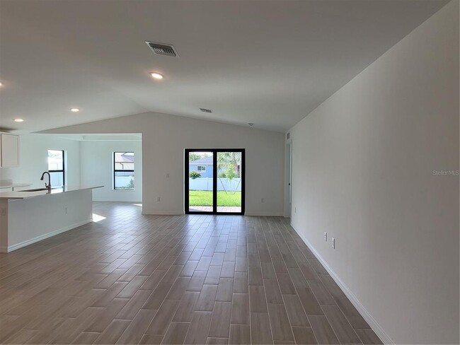Foto del edificio - 11100 Vanessa Ave