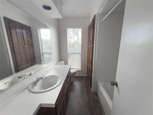 Building Photo - 4825 Diaz Ave