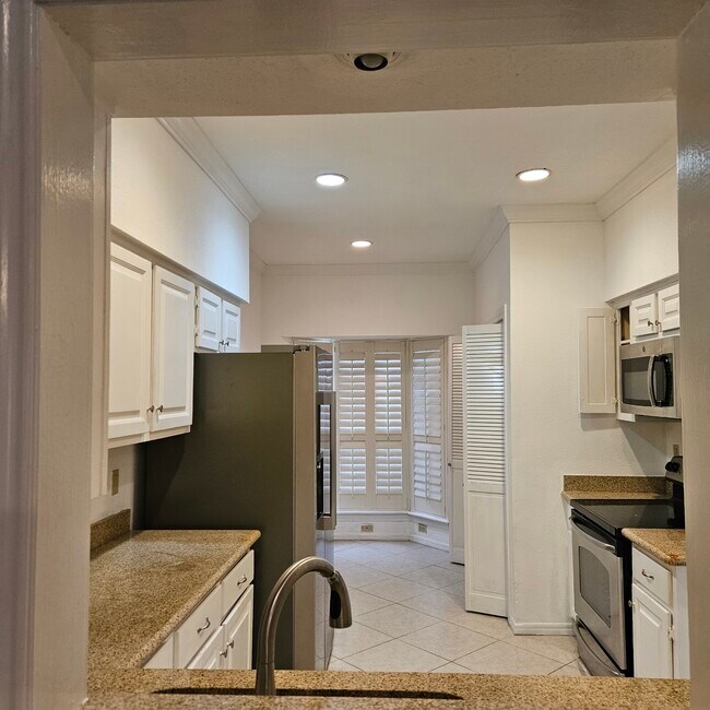 Foto del edificio - 712 Augusta Dr