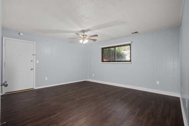 Building Photo - 5605 W 58th St