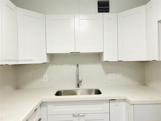 Foto del edificio - 13455 SW 9th Ct