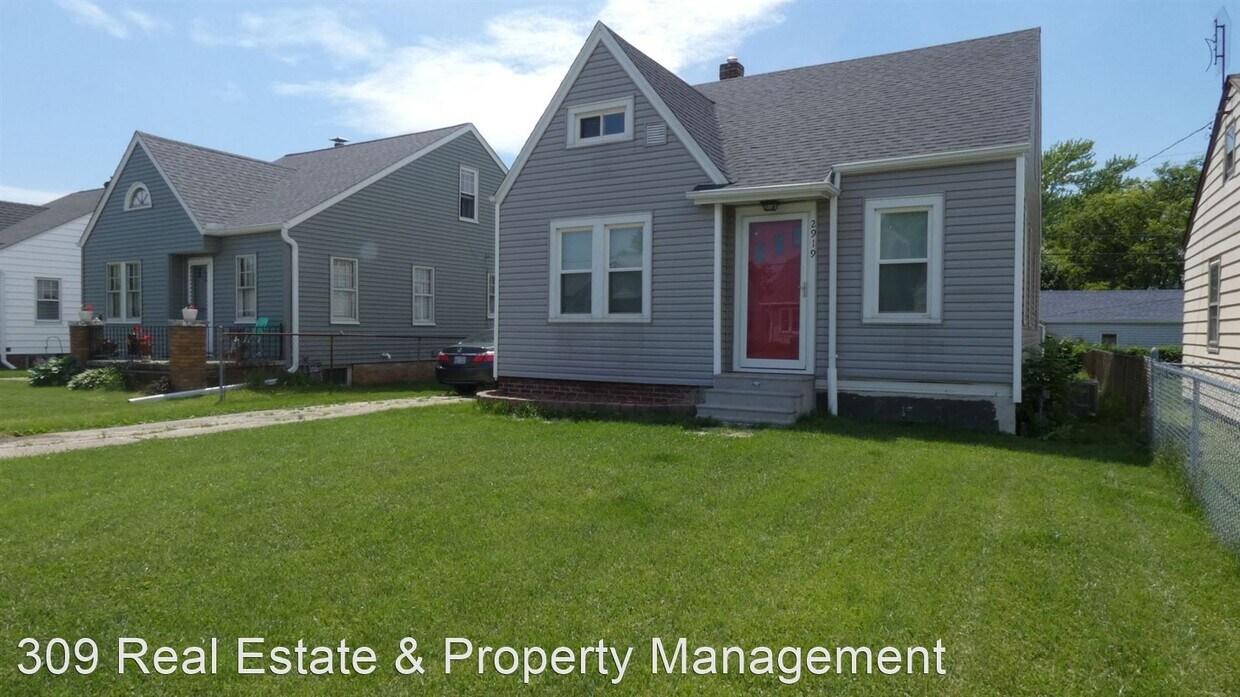 3 br, 1.5 bath House 2919 N University St House Rental in Peoria, IL