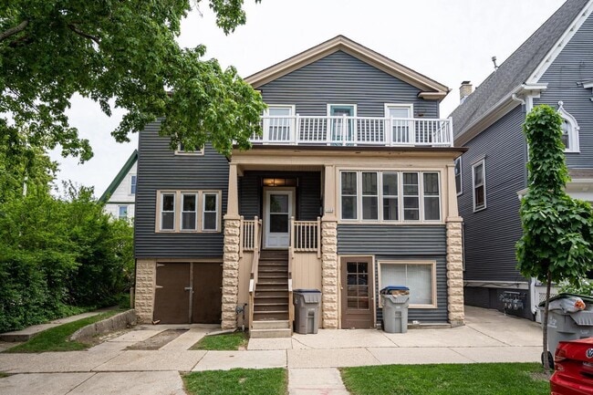 Building Photo - 1604 N Franklin Pl