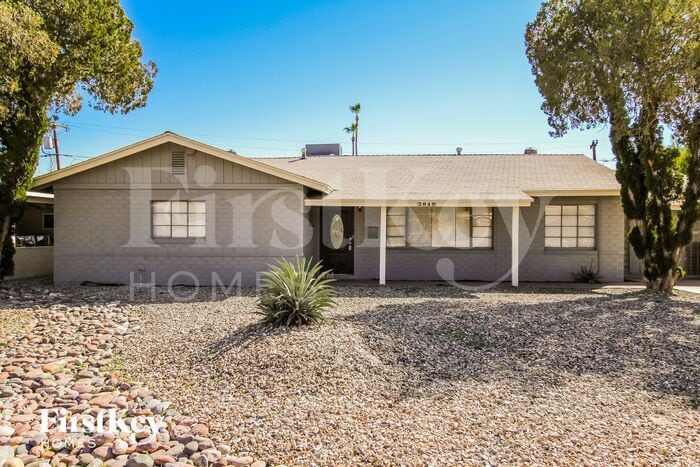 Primary Photo - 2049 West Campbell Avenue