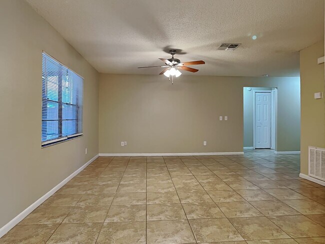 Building Photo - 837 Sunridge Point Dr