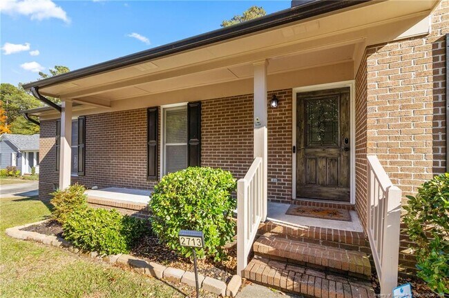 Building Photo - 2713 Leabrook Dr