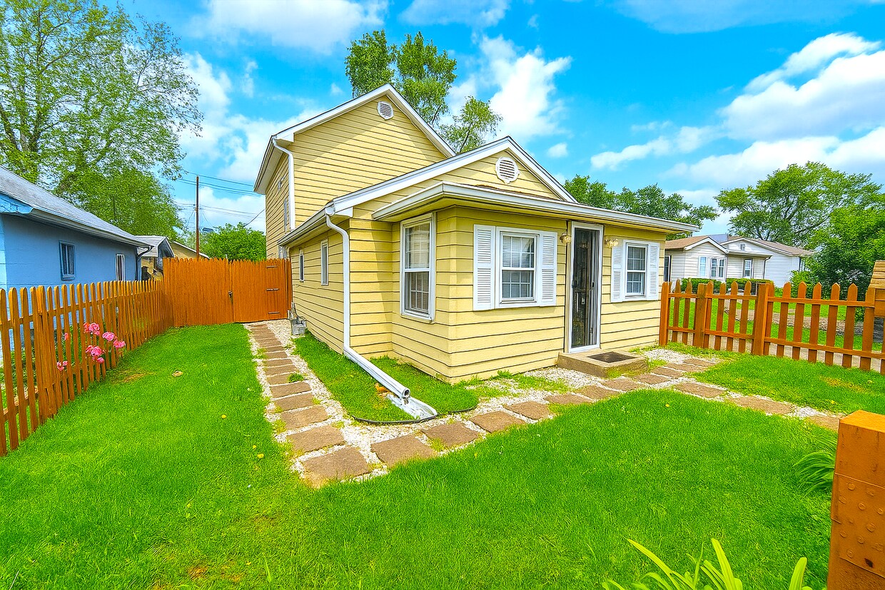 Foto principal - 704 E Perry St