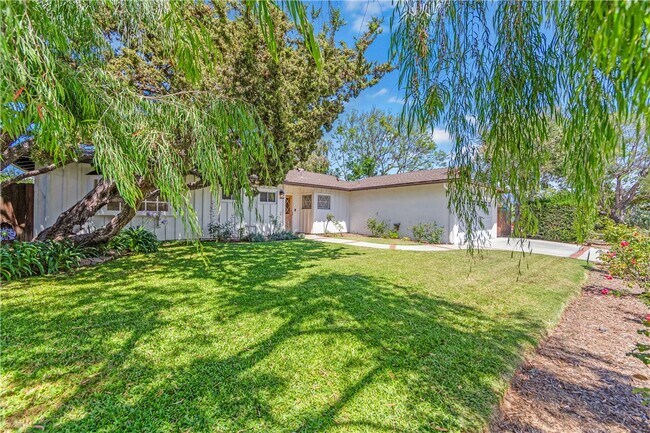 Building Photo - 1281 La Colina Dr