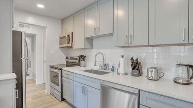 Building Photo - Harrison St Apartments