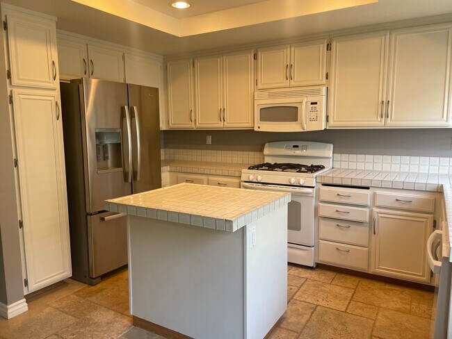 Foto del edificio - Comfortable Living with Private Patio and Community Amenities