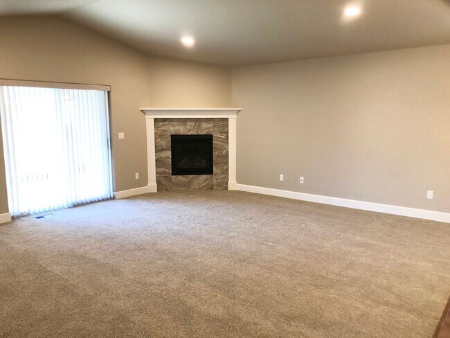 Building Photo - 2542 NW Elm Place