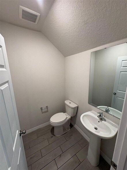 Foto del edificio - 2065 Milkweed St