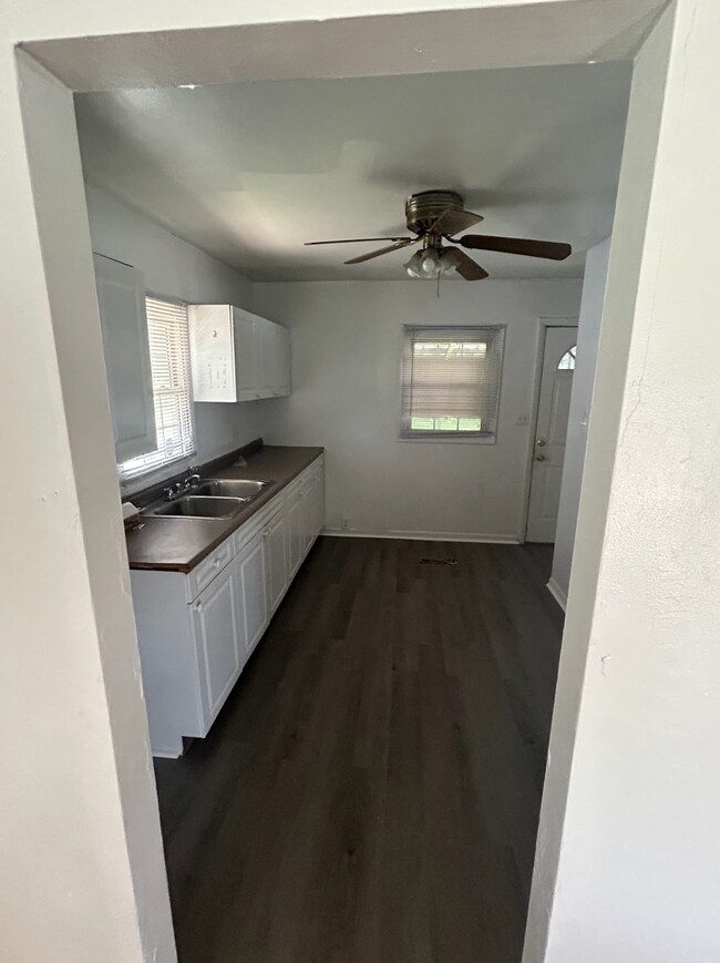 Foto del edificio - 311 Ernst Ave