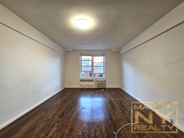 Foto del edificio - 1 bedroom in WOODSIDE NY 11377