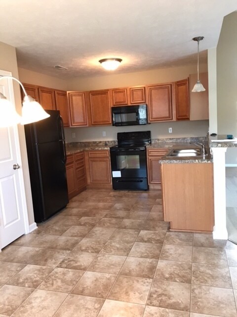 Foto del edificio - Move In Ready! 3 Bedrooms, 2 Baths & garage!