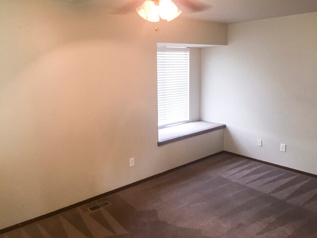 Master br - 2480 Hamlet Ln