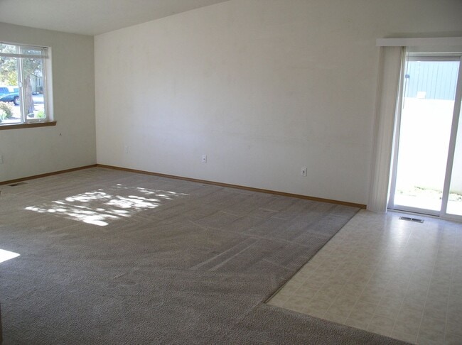 Foto del edificio - Cozy & Updated 2BD/2BA with Fenced Yard!