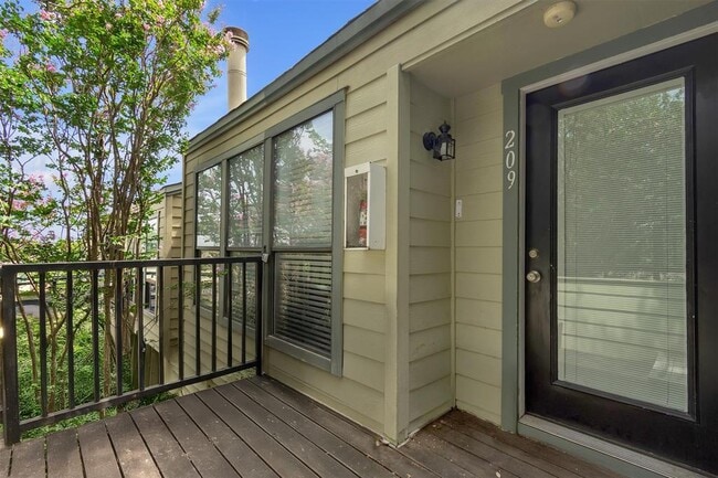 Building Photo - 2612 San Pedro St