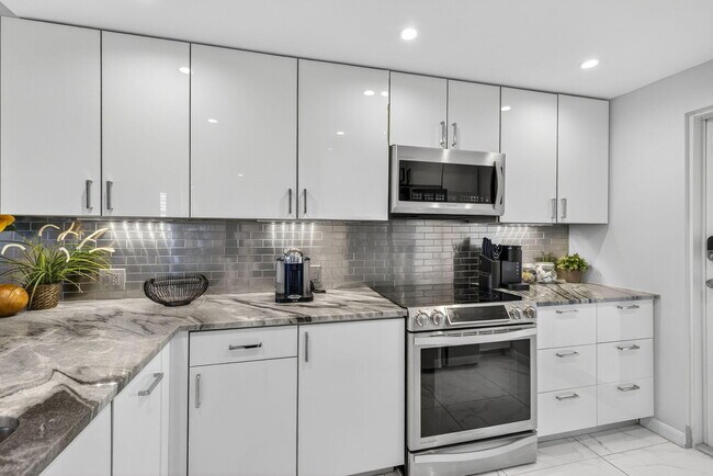 Foto del edificio - 3091 N Course Dr