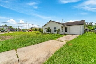 Building Photo - 209 Hyta St