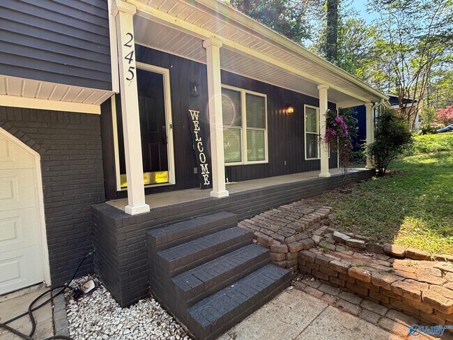 Foto del edificio - 245 Pine Ridge Rd