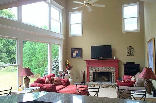 Foto del edificio - 10635 Cauley Creek Dr