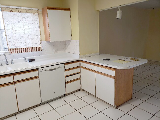 Building Photo - 4109 S Juniper Ave